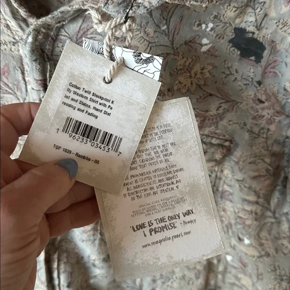 Magnolia Pearl Women's Patterned Button-Down Shirt - Picture 5 of 8